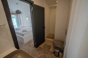 Standard Room | Bathroom | Free toiletries, hair dryer, slippers, towels