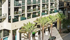 A multi-story hotel with a modern design, featuring balconies and large windows. - Stylish Miami Studio  Rooftop Pool  Prime Location (Miami)