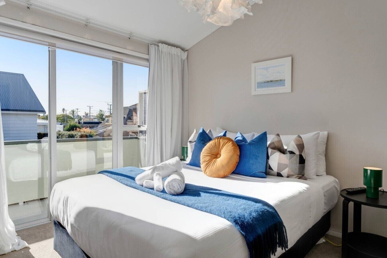 Iron/ironing board, WiFi, bed sheets