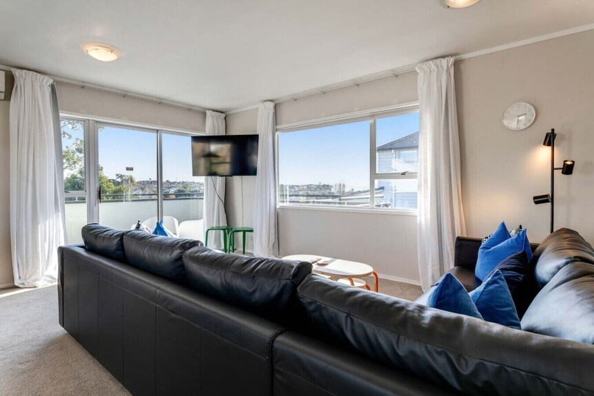 St Heliers 2br Escape With Views & Parking - 奧克蘭