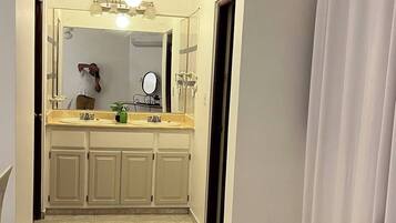 Apartment, 3 Bedrooms | Interior