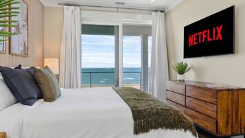 6 bedrooms, desk, iron/ironing board, travel crib