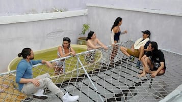 Bañera de hidromasaje al aire libre