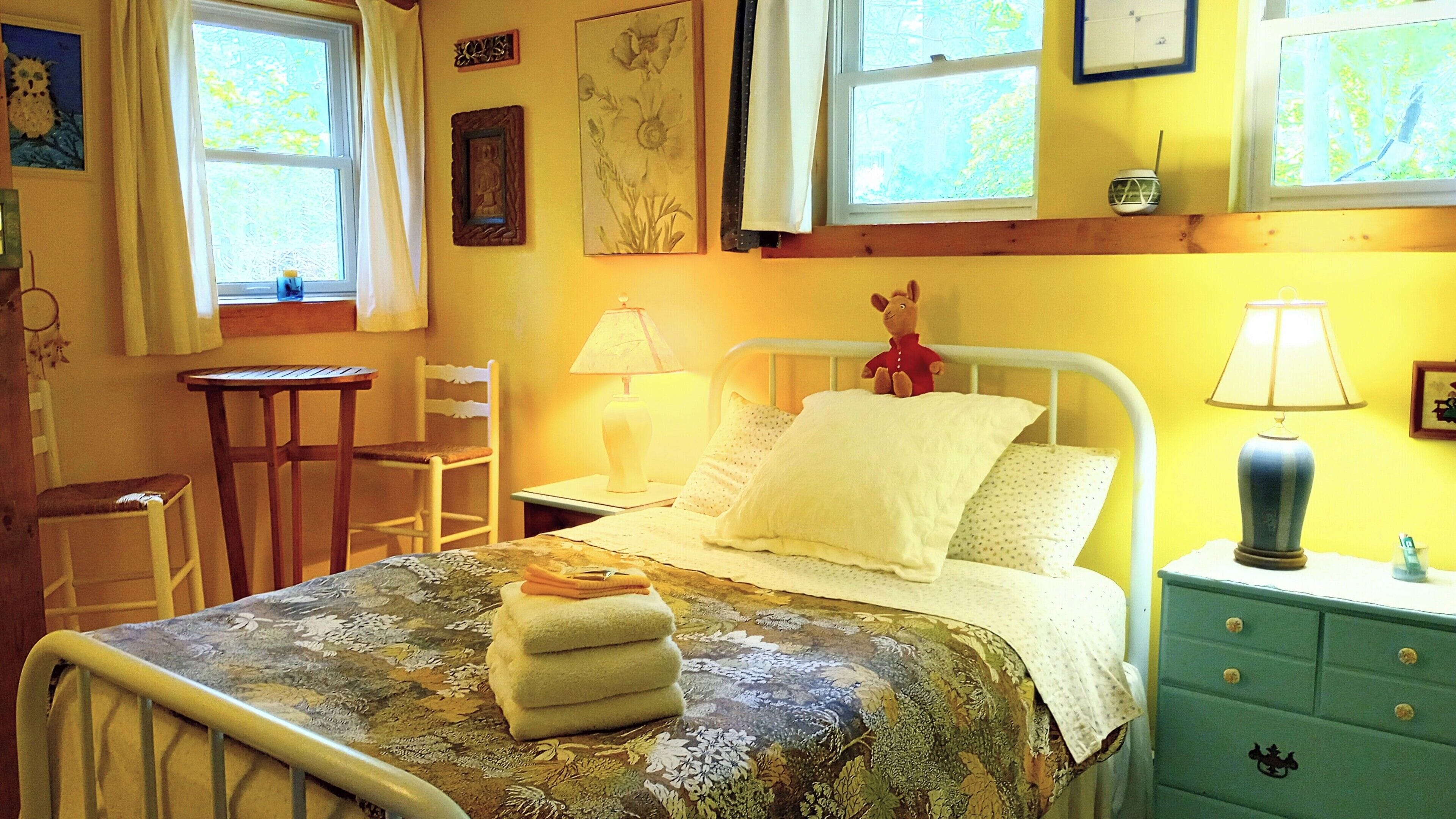 Iron/ironing board, Internet, bed sheets