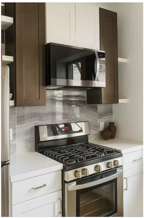 Private kitchen - City Lights NYC Retreat & FIFA 2026 Stay Near NYC (Jersey City)