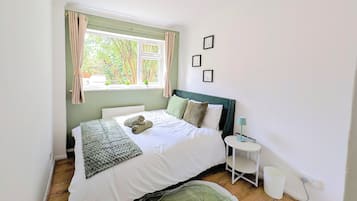2 bedrooms, iron/ironing board, WiFi, bed sheets