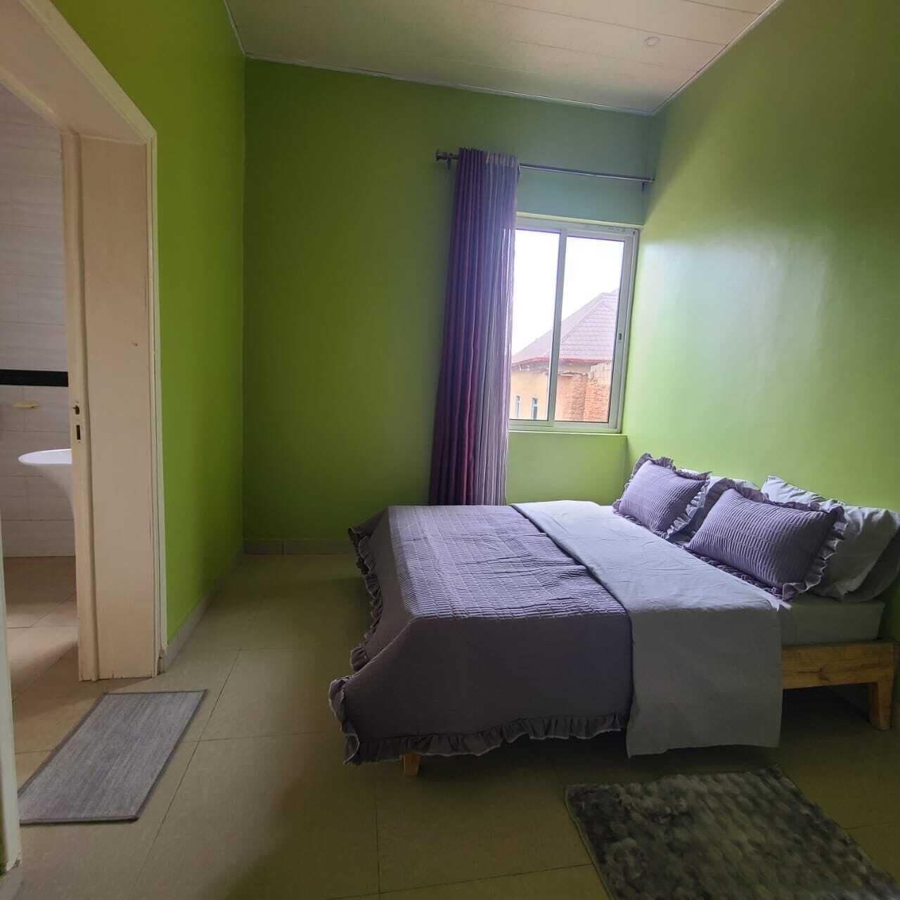 Iron/ironing board, internet, bed sheets
