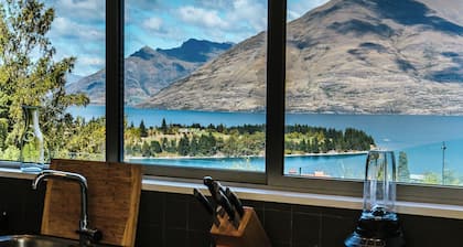 Whole House in Central Queenstown with great lake views