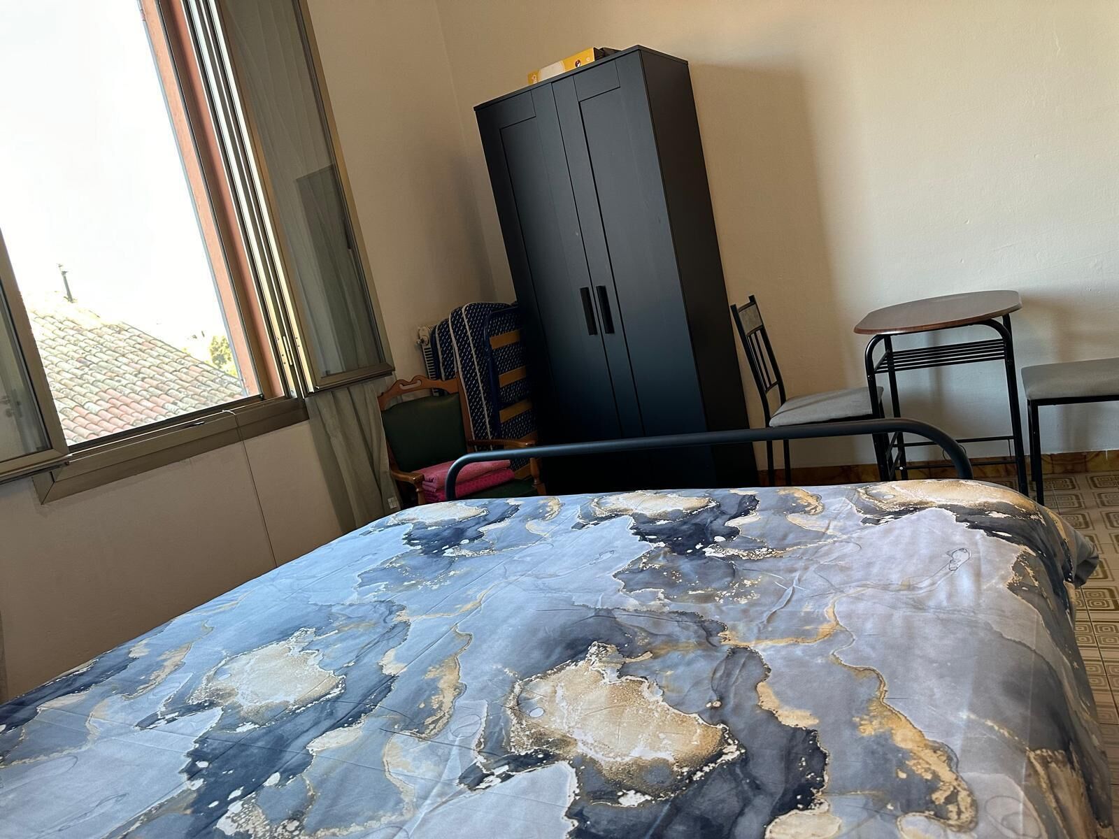1 slaapkamer, een strijkplank/strijkijzer, gratis wifi, beddengoed