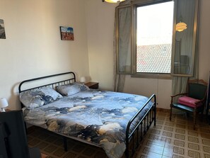 1 dormitorio, tabla de planchar con plancha, wifi gratis y ropa de cama