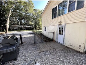 Terrace/patio - Spacious 2-bedroom apartment with AC in Barnstable (Barnstable)
