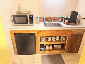 Private kitchen - Charming Desert- 1-bedroom studio with AC in Casa Grande (Casa Grande)