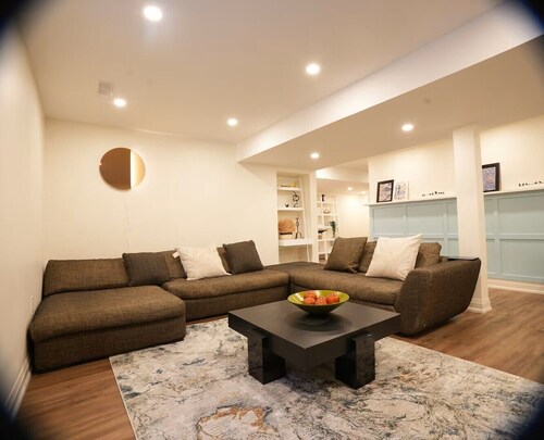 Charming 2 Bedroom Apartment near Heartland