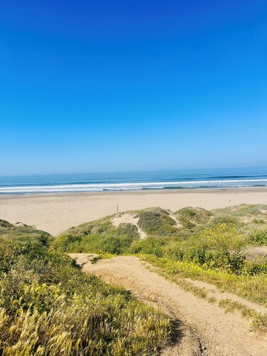 Gorgeous 3-bedroom house with a bonus/4th bedroom,  perfect for a beach getaway