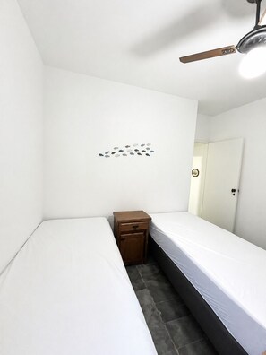 Room - Your perfect retreat in Guarujá, just steps from the sea. (Guarujá)