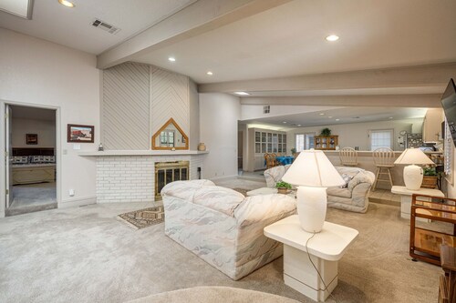 Superb 4-bedroom estate with horse stalls in Mesiila Valley Country side.