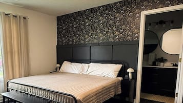 4 bedrooms, desk, iron/ironing board, travel cot