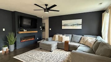 Smart TV, fireplace