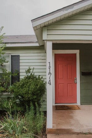 Exterior detail - Work Trip & Family Friendly - 3BR House in Historic Sayles. Long Term Stays (Abilene)