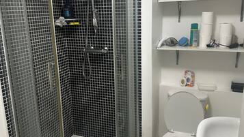 Dusche, Seife, Toilettenpapier