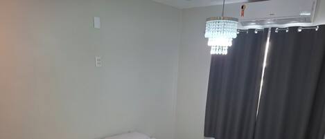 2 bedrooms, internet, bed sheets