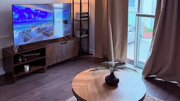 Apartment, 1 Bedroom, Accessible, Fireplace | Living room