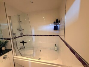 Apartment, 1 Bedroom, Accessible, Fireplace | Bathroom - One Bedroom Flat in Mailbox With Free Parking (Birmingham)