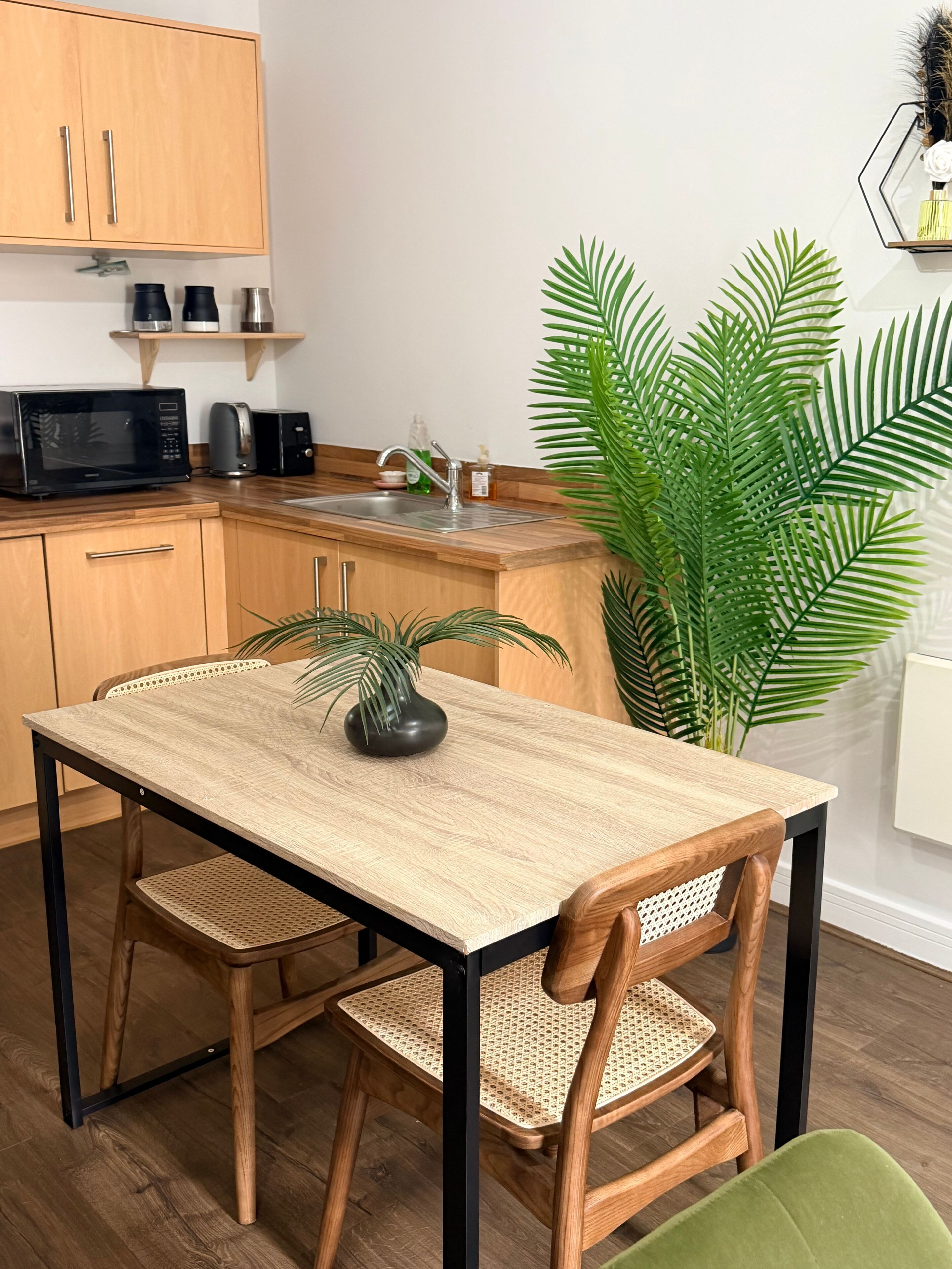 Apartment, 1 Bedroom, Accessible, Fireplace | Dining room
