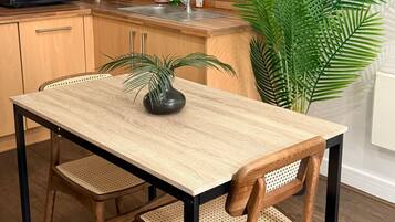 Apartment, 1 Bedroom, Accessible, Fireplace | Dining room