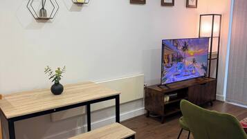 Apartment, 1 Bedroom, Accessible, Fireplace | Interior