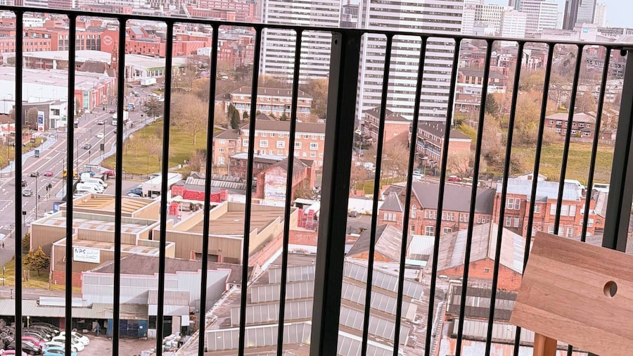One Bedroom Flat With Balcony Views in Birmingham
