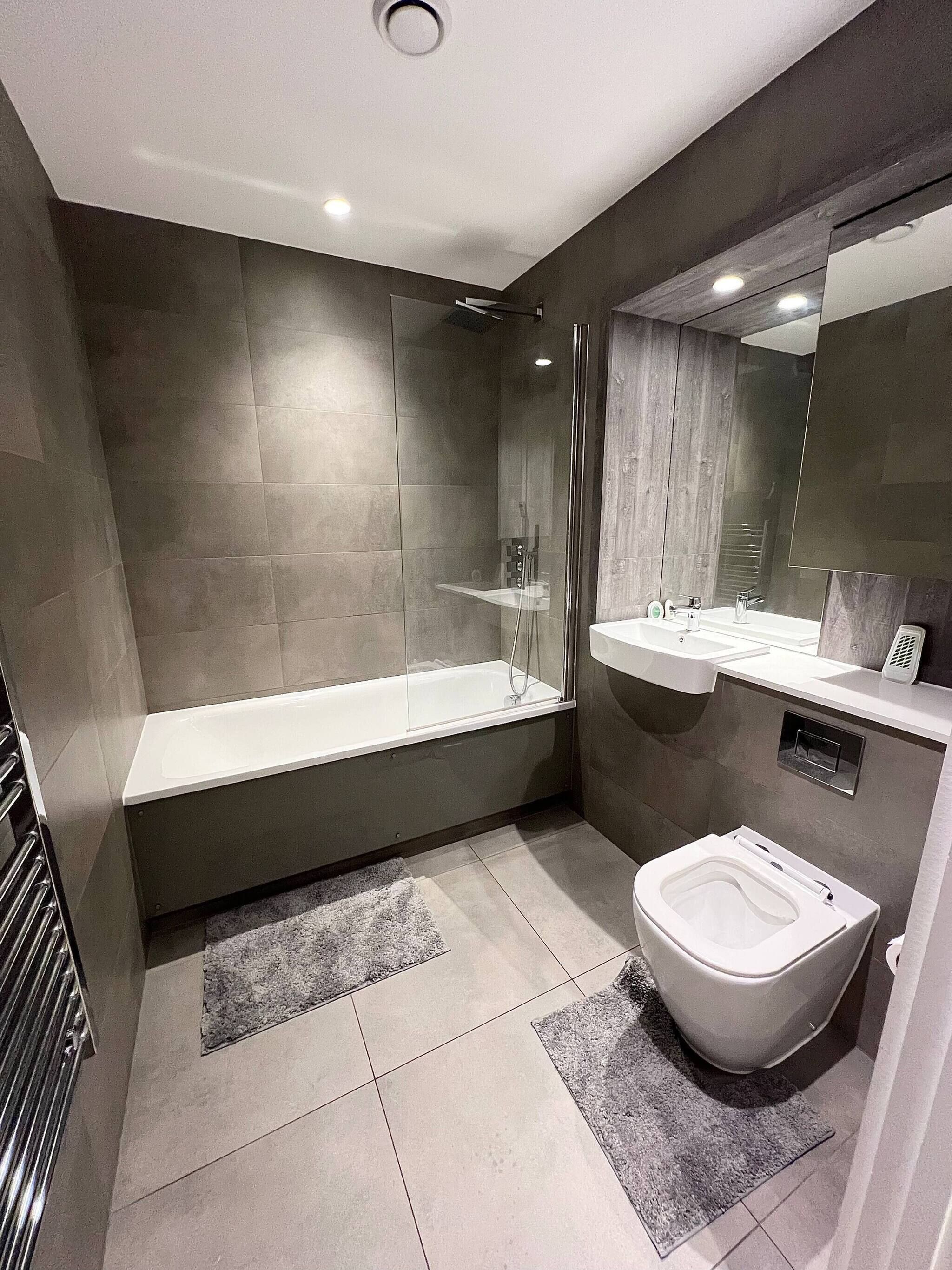 Apartment, 1 Bedroom, Accessible, Smoking | Bathroom