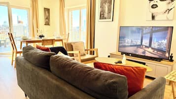 Apartment, 1 Bedroom, Smoking | Living room