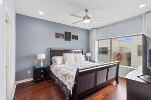 2 bedrooms, desk, iron/ironing board, free WiFi - Rooftop Terrace Oasis - Near Pearl & Riverwalk (San Antonio)