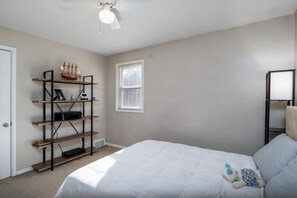 2 slaapkamers, een strijkplank/strijkijzer, wifi, beddengoed