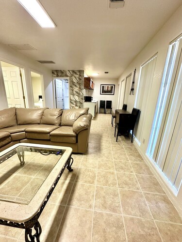 Cozy 2-bedroom condo with AC in Fresno neighborhood