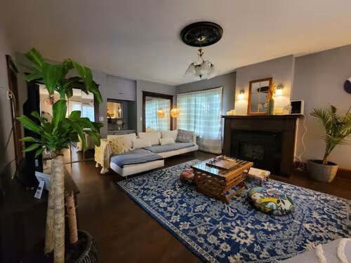 Spacious 3-bedroom house in charming Berlin with AC