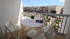 Unclassified image, 2 of 18, button - T2 cabin for 4 people, terrace, parking near the beach (LE GRAU DU ROI)