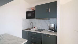 Unclassified image, 5 of 18, button - T2 cabin for 4 people, terrace, parking near the beach (LE GRAU DU ROI)