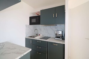 Unclassified image, 3 of 18, button - T2 cabin for 4 people, terrace, parking near the beach (LE GRAU DU ROI)