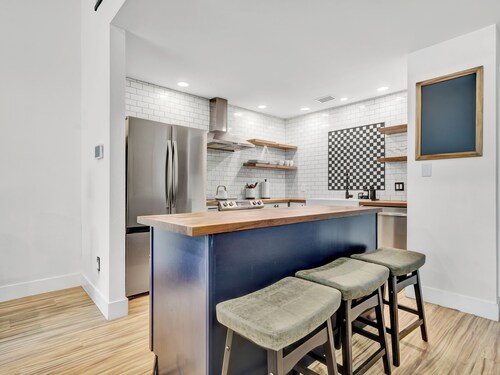 NEWLY RENOVATED! The Stearns House - Coastal Modern Escape. Sleeps 6