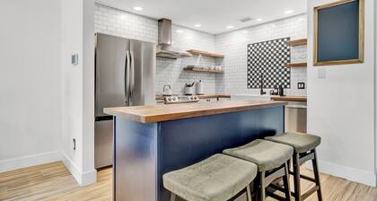 NEWLY RENOVATED! The Stearns House - Coastal Modern Escape. Sleeps 6