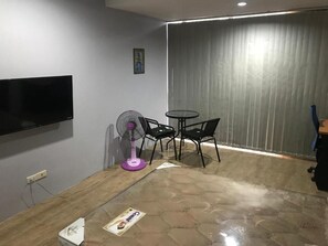 Comfort Double Room, Partial Sea View | Interior - Old Town (Muang Pattaya)