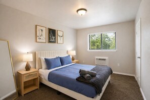 1 habitación, tabla de planchar con plancha, wifi gratis y ropa de cama 