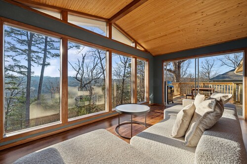 Bella Vista MTB Escape • Large Patios Steps from Bike Trails