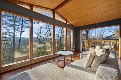 Bella Vista MTB Escape • Large Patios Steps from Bike Trails