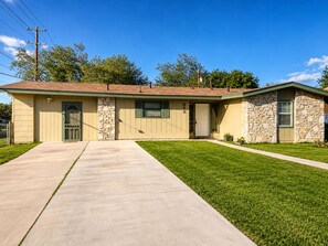 Exterior - Cozy Studio Near Lackland AFB/Seaworld (San Antonio)