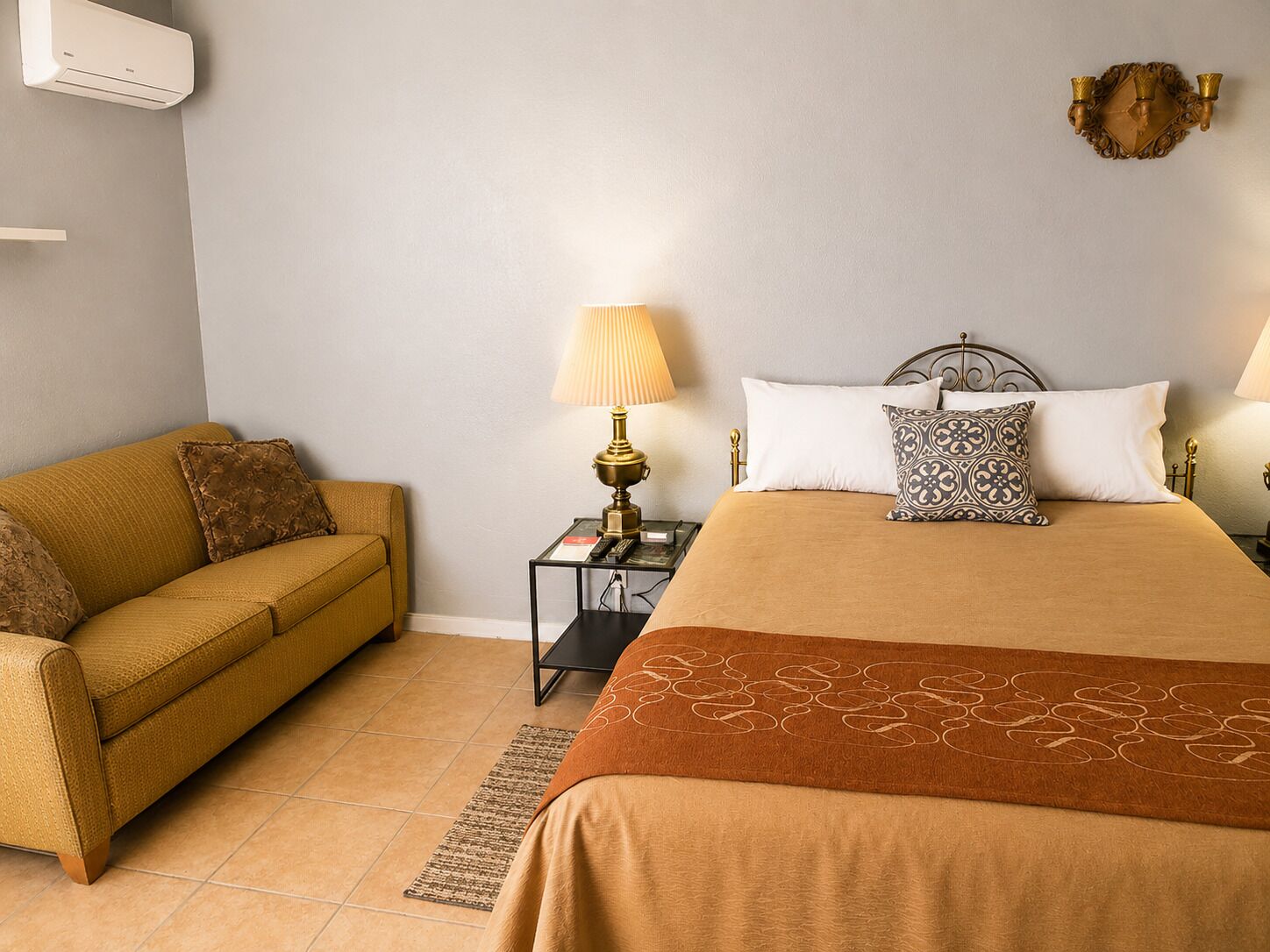 1 Schlafzimmer, Schreibtisch, Bügeleisen/Bügelbrett, Reisekinderbett