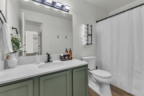 Bathroom - Great for a group! Close and convenient! Fiber high speed internet! (Rock Springs)