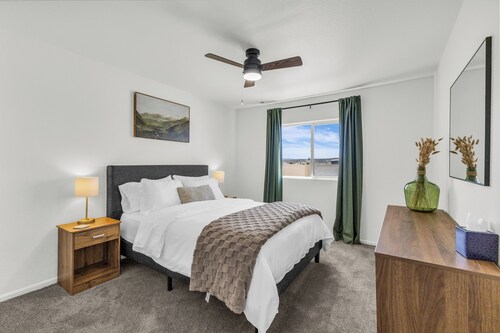 Great for a group! Close and convenient! Fiber high speed internet!